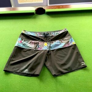 Billabong boardies black board shorts bottoms size 36
